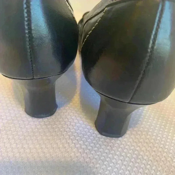 Anne Klein Black Heels - Picture 5 of 14